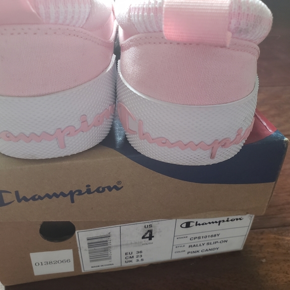 Girls Preowned Pink & White Champion Slips Ons - Picture 4 of 6